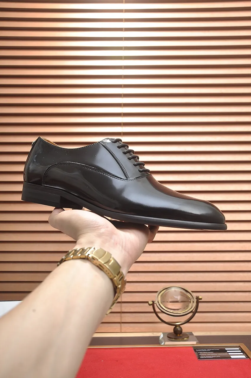 Men's shoes💰500💶Italy's top luxury men's shoe giant (GUCCI) (Gucci) (full cowhide lining) new arrival🍃Original European style🔰 Pleasant to the eye😍In order to make the shoes more durable and non-deformable🌀The production continues to follow traditional methods but there is still no lack of innovation💪Choose original sheepskin for the leather♻️ Smooth and natural And extra bright ⭐Made of imported cowhide, the first choice of rich people 38-45 (45 customized)